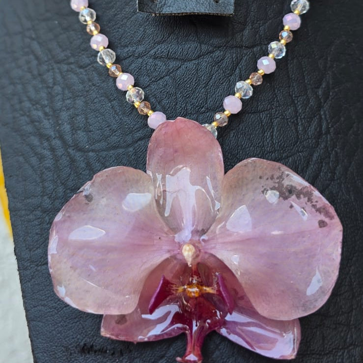 Collar Phalaenopsis con murano y mostacilla