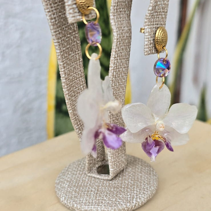 Aretes mini orquídea con piedra