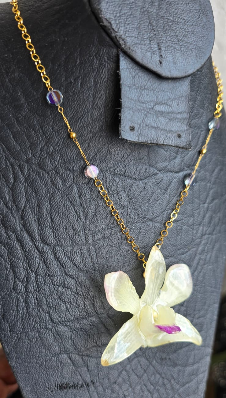 Collar Dendrobium con terminación de Swaroski