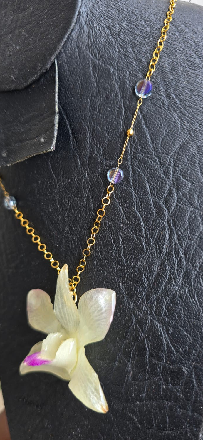 Collar Dendrobium con terminación de Swaroski