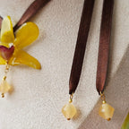 Collar de orquídea con cinta ajustable