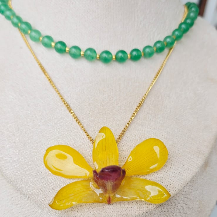 Collar Dendrobium con piedra de Ágata