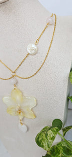 Collar orquídea Phalaenopsis mini con perla cultivada y cuarzo rosa