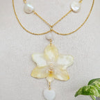 Collar orquídea Phalaenopsis mini con perla cultivada y cuarzo rosa