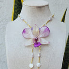 Collar Dendrobium con canutillos, perla de resina y swaroski